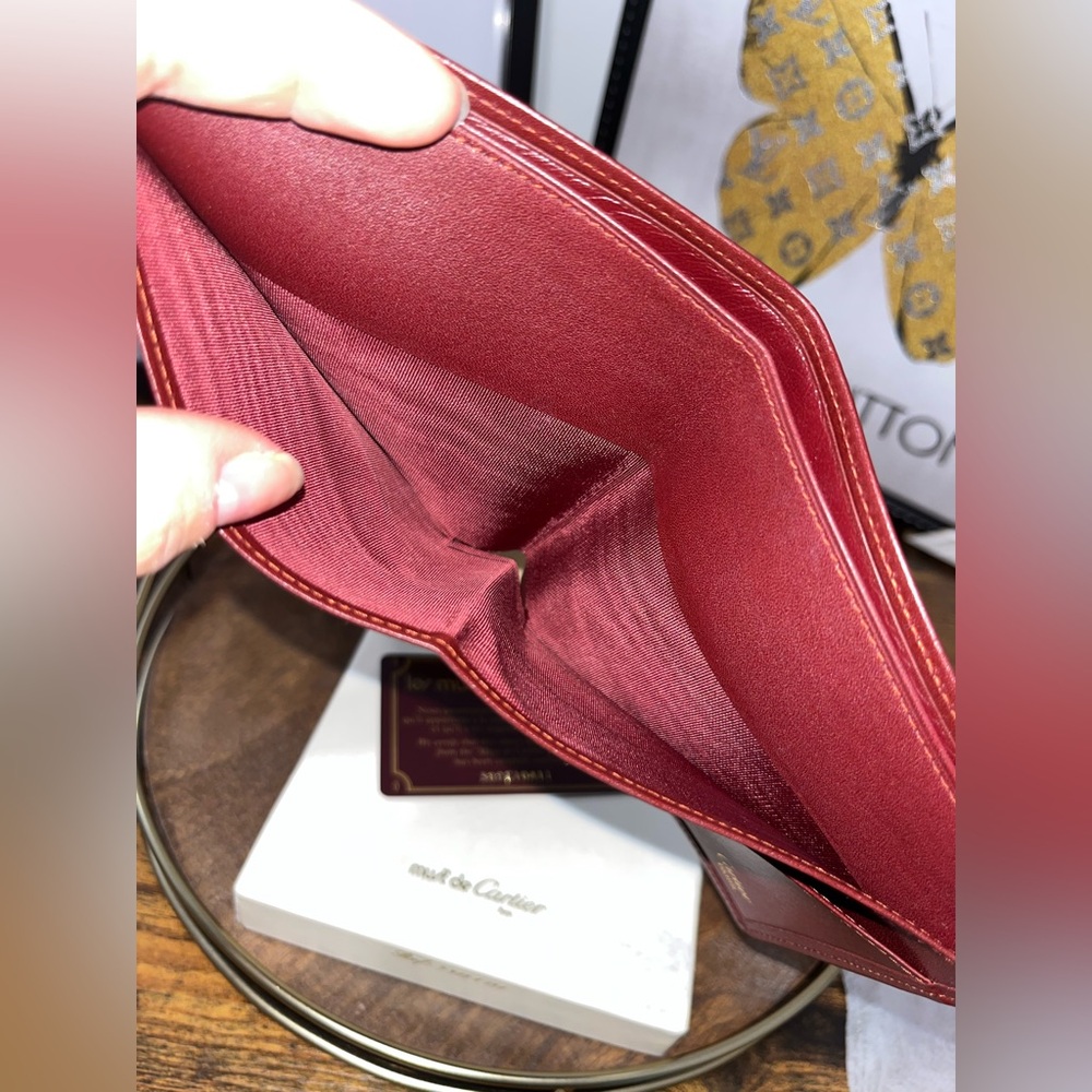 ❗️SOLD❗️Cartier Vintage Burgundy Calfskin Compact Wallet - Picture 8 of 9
